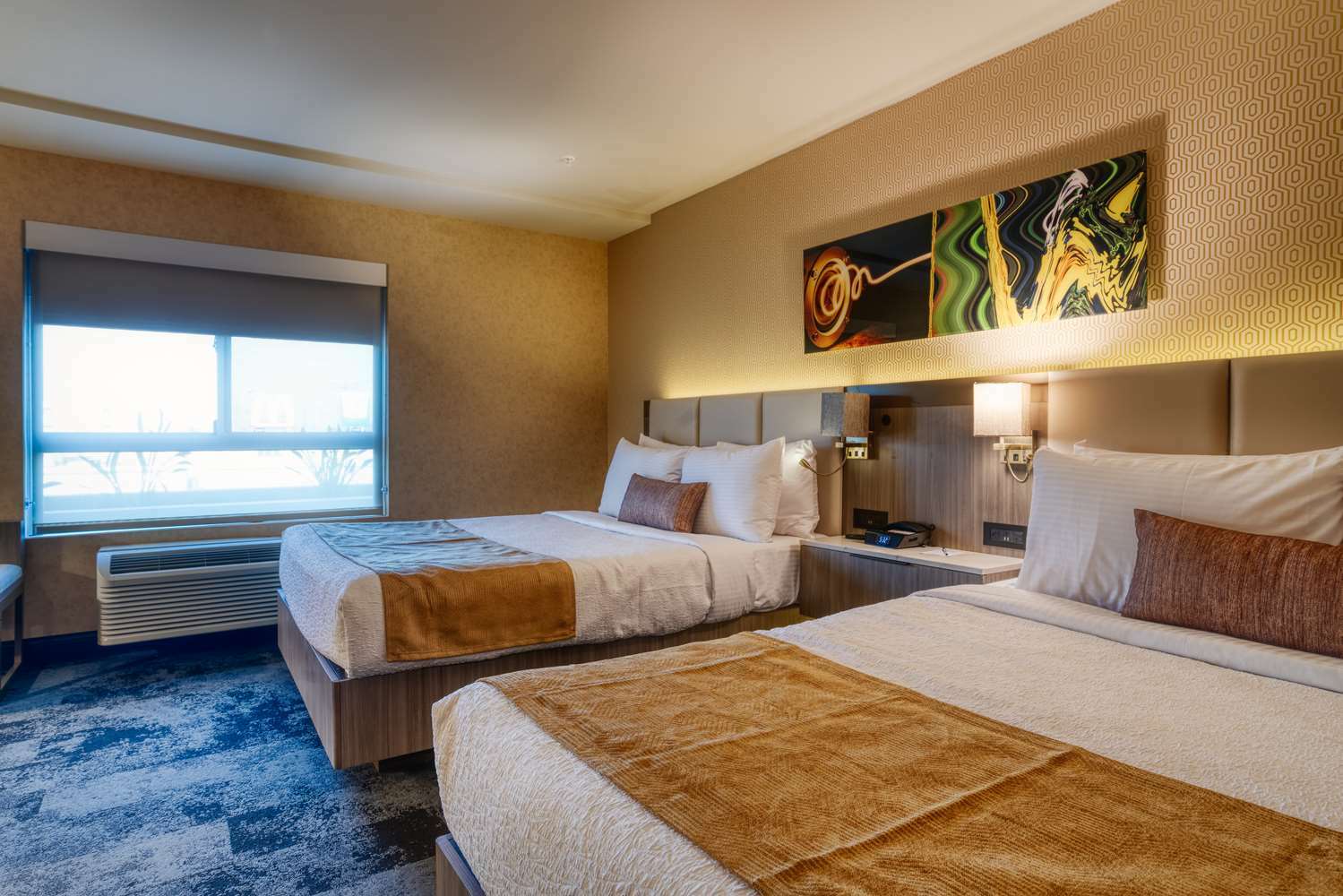 Large Quadruple Room with Queen Bed and Bath Tub - Non-Smoking